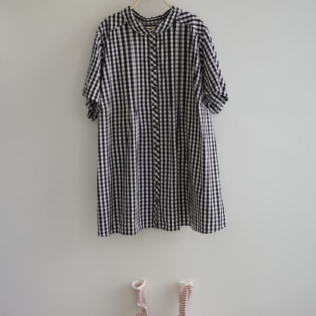 Smile Land 
• 블랙체크 둥근 카라 셔츠 원피스