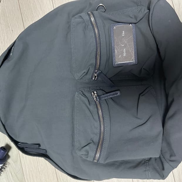 마뗑킴 데이백팩 챠콜 