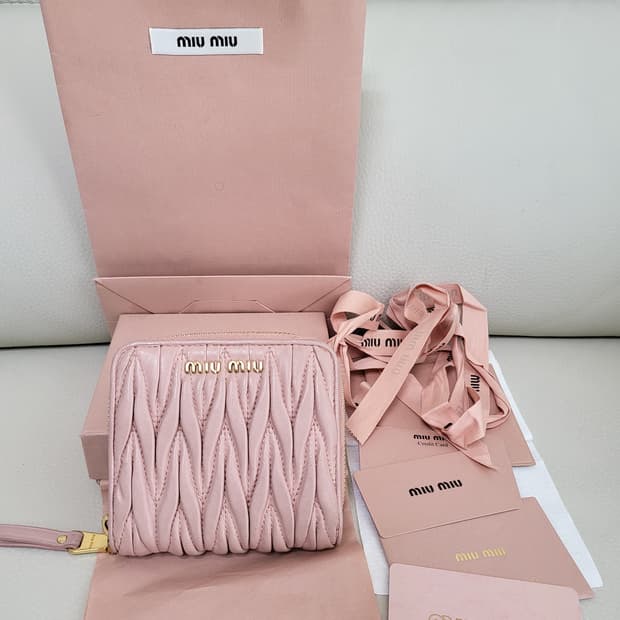 미우미우 반지갑 