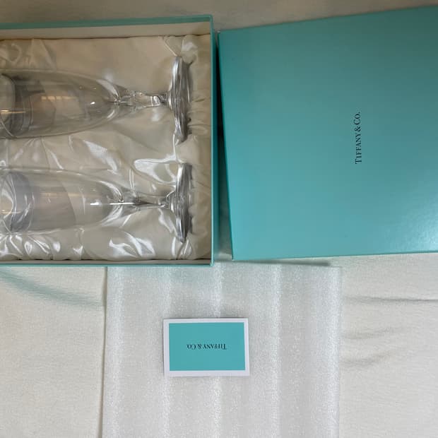 티파니 샴페인 글라스 두개 세트 상자 포함
