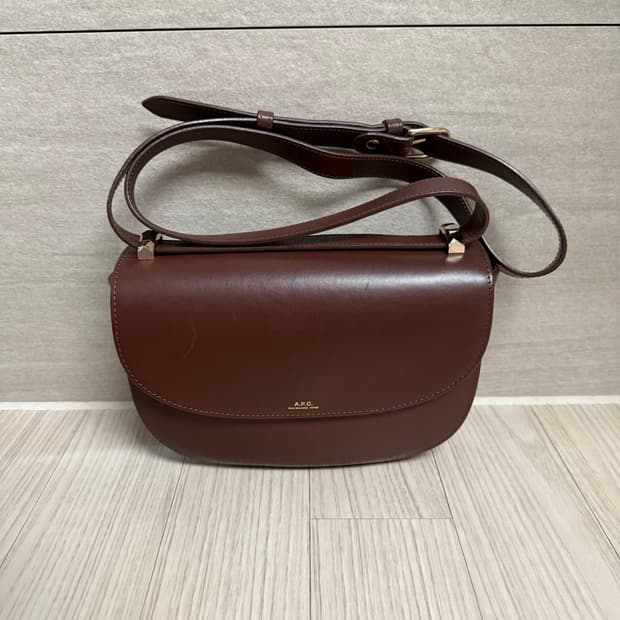 APC 아페쎄 제네바백 브라운 크로스백