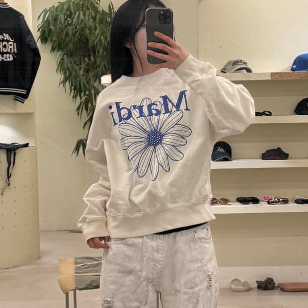 마르디 메크르디 플라워 빅로고 맨투맨 U356