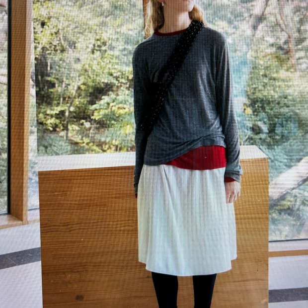 모노하 미디 시어 스커트