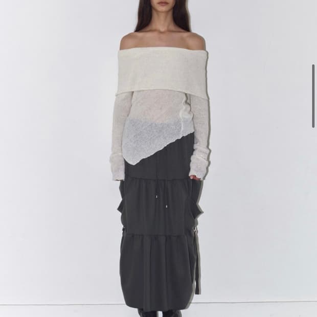 폴리수엠 오프숄더 니트 스웨터