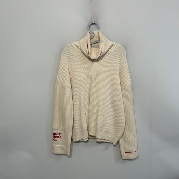 쥬시 꾸뛰르 니트 아이보리 터틀넥 새상품급