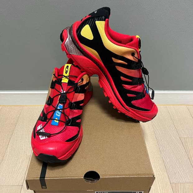 살로몬 XT-4파이어리 레드 엠파이어 옐로우 사이즈280 15만원에 판매