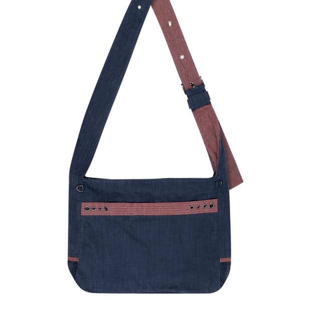 코이세이오  스트립 크로스백 네이비 색상