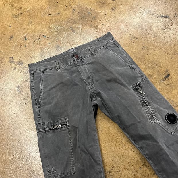 [정품/82] C.P.컴퍼니 렌즈 카고 팬츠 그레이 b19