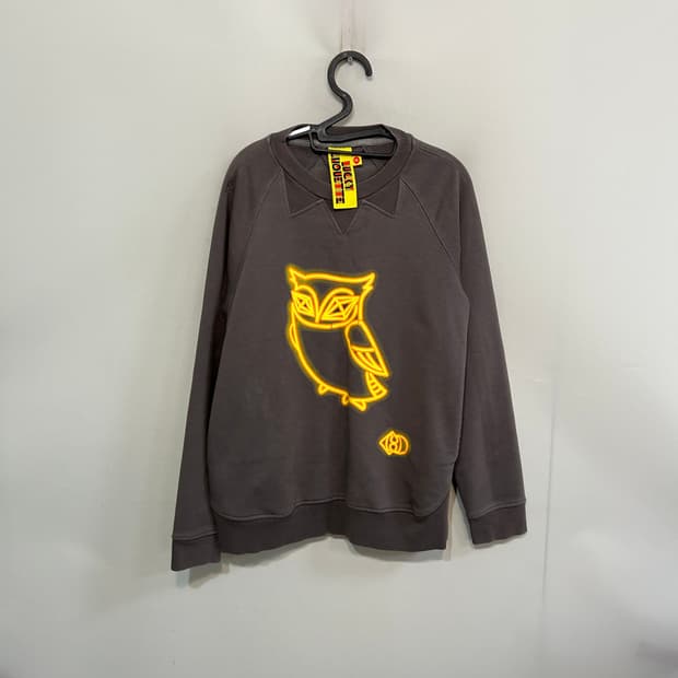 럭키슈에뜨 맨투맨 M 남녀공용