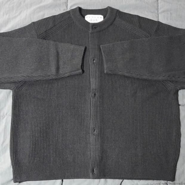 [비슬로우X데릭]CREW NECK SHORT CARDIGAN BLACK