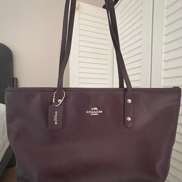 코치 자주색 쇼퍼백
