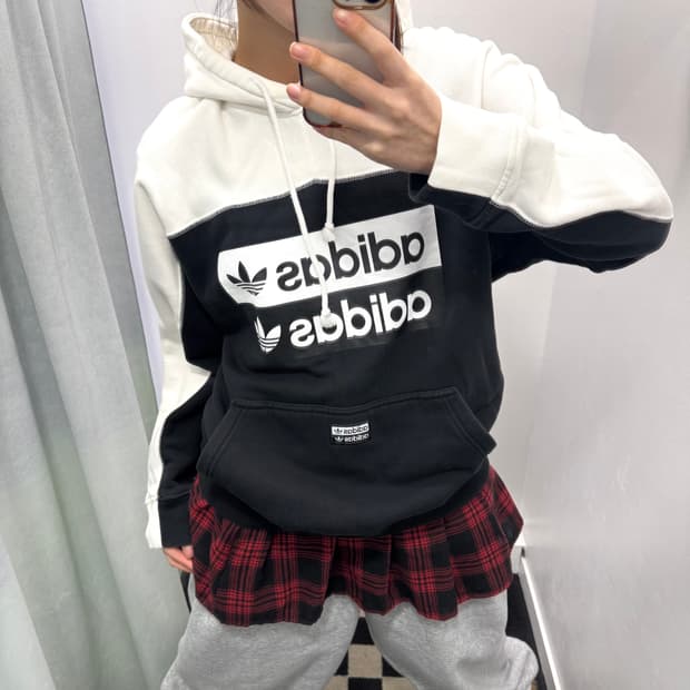 아디다스 블랙 화이트 후드티