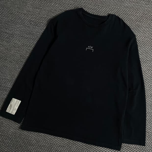 어콜드월 센터로고 박시핏 롱슬리브 티셔츠y3330