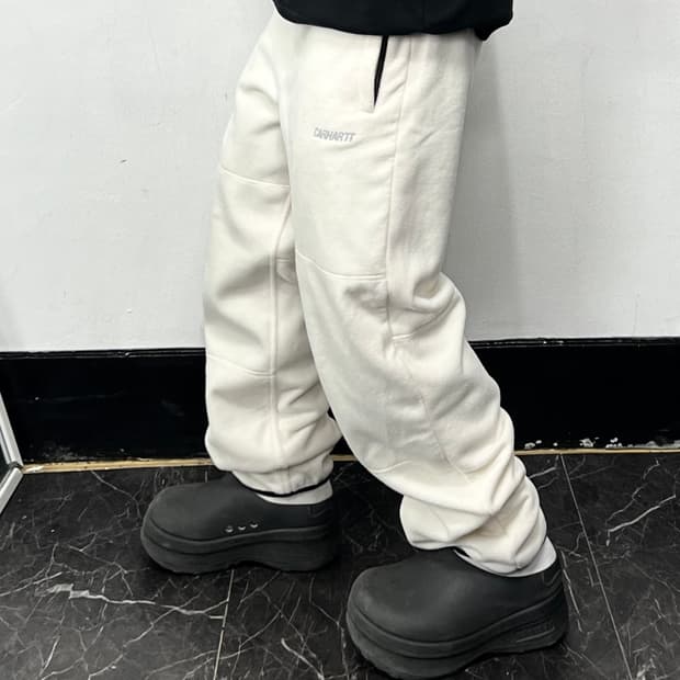 칼하트 WIP 플리스 트랙팬츠 화이트