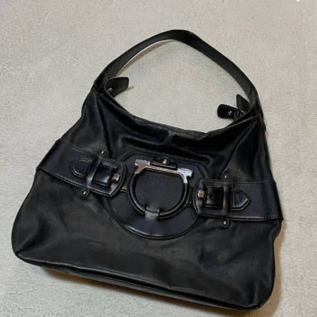Salvatore Ferragamo] 페라가모 정품 시그니처 간치니 가죽