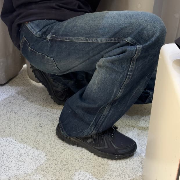 자라 디스트레스드 스트레이트 데님