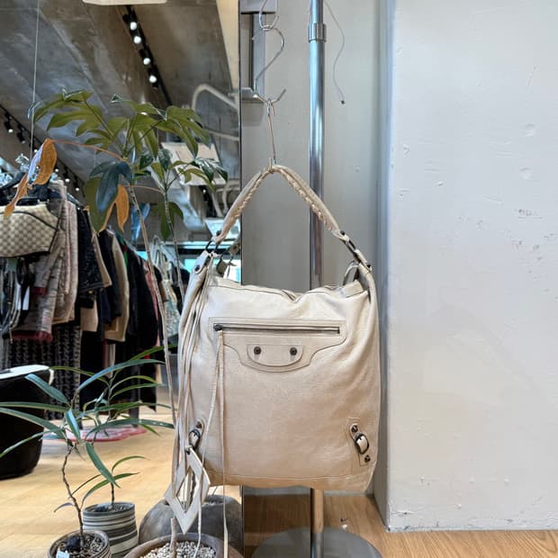 발렌시아가 베이지 클래식 데이 숄더백