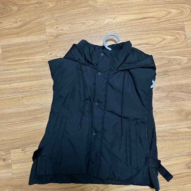 COS 패딩조끼 팝니다