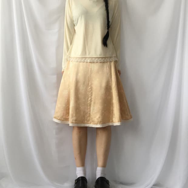Lace trimming high neck sleeve