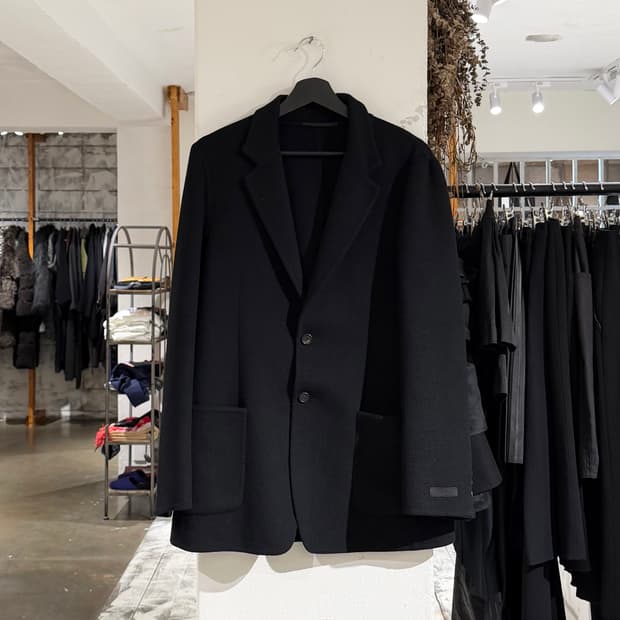 프라다 블랙 싱글 울 미들 코트