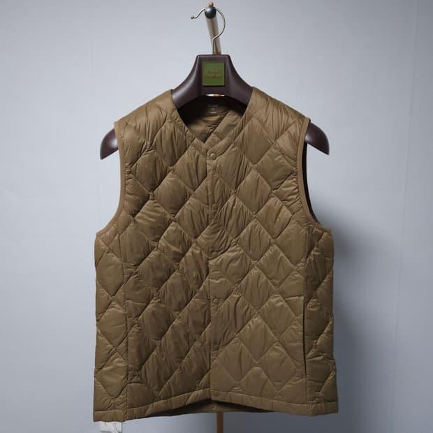 새상품 ) 100 남성 오리털 경량패딩 조끼