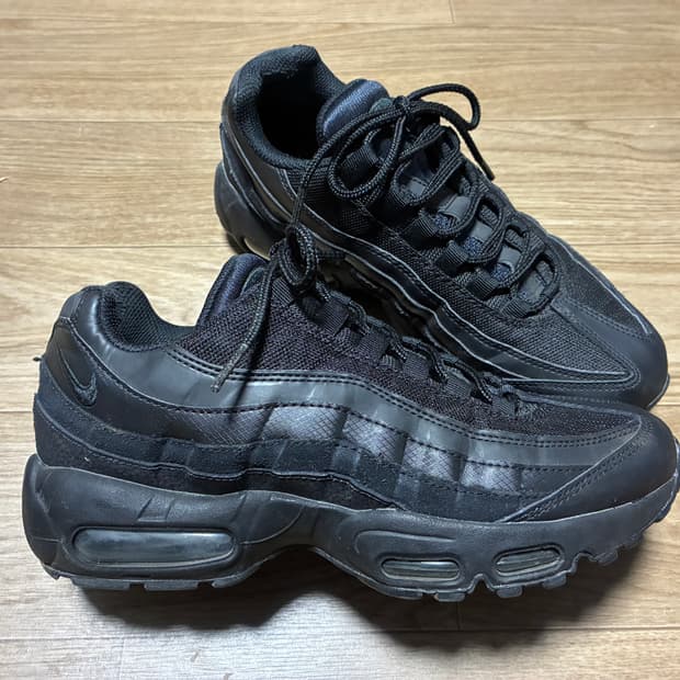250) 나이키 에어맥스 95 에센셜 트리플블랙