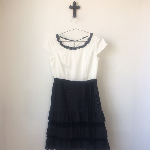 Dot pattern frill belted onepiece