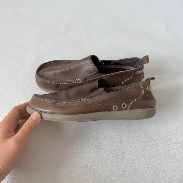 [7M]크록스(Crocs) 레더 로퍼