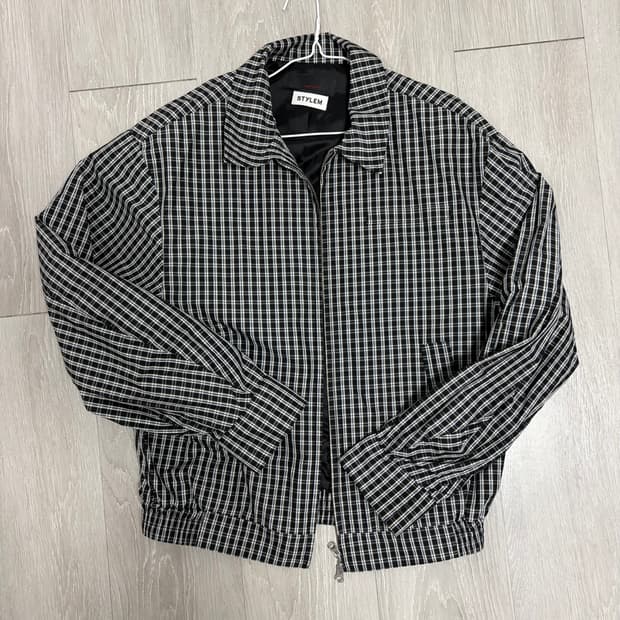 애타임로릭 자켓 팝니다.