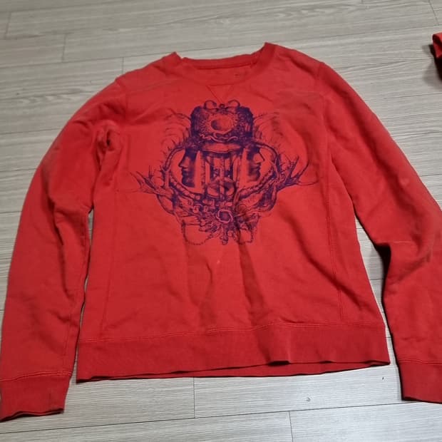 발렌시아가 11~12s 레드 프린팅 맨투맨 티셔츠(95-100)