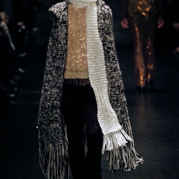 디올옴므 AW05 런웨이 꾸뛰르 케이프