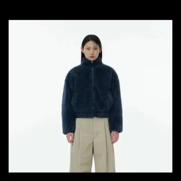 아모멘토 SHAGGY CROP BLOUSON