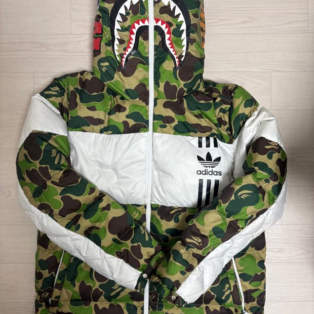 [XL] 베이프x아디다스 녹계 샤크후드패딩 판매합니다.