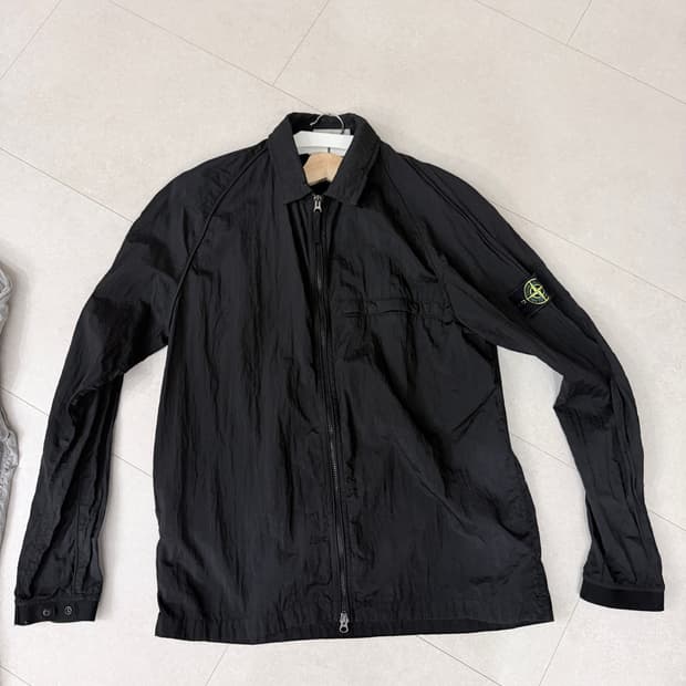 스톤 아일랜드 12321 나일론 메탈 가먼트 오버셔츠 블랙