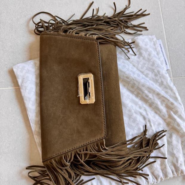 텍있는 새상품DIANE von FURSTENBERG 스웨이드 프린지 클러