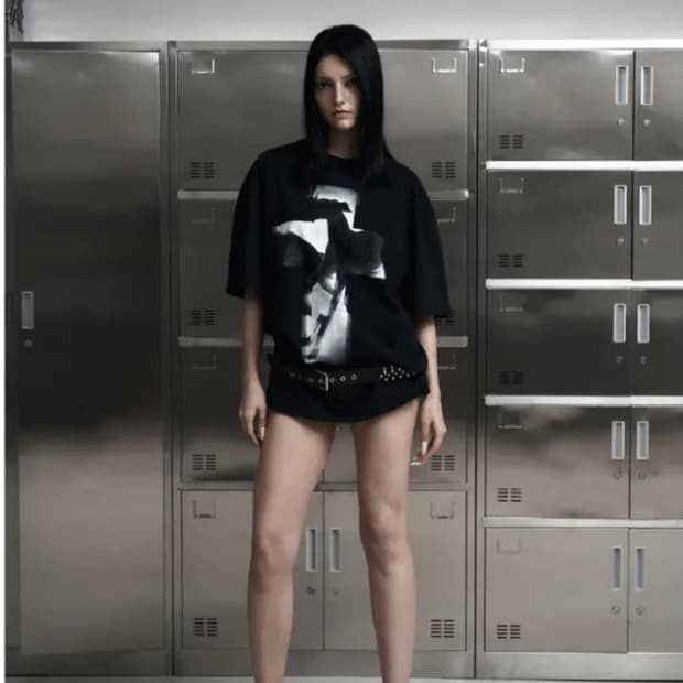 오도어 holly dog box tee