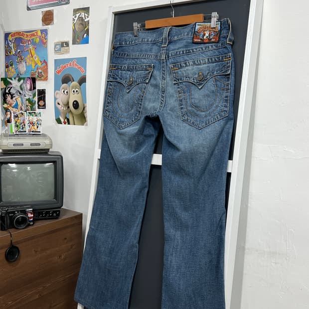 True Religion 트루릴리전 월드투어 와이드핏 부츠컷 데님 팬츠
