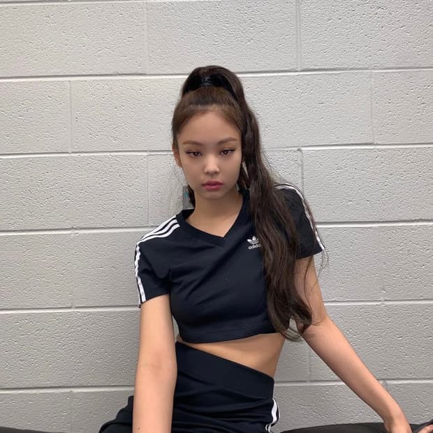 아디다스 크롭티 (제니 손나은 착용)