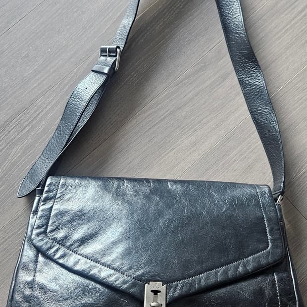 분크 오캄 두 숄더 엑스라지 블랙