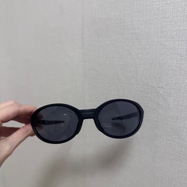 오클리 아이자켓 리덕스 블랙 그레이렌즈