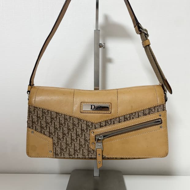 디올 스트릿시크 플랩 숄더백