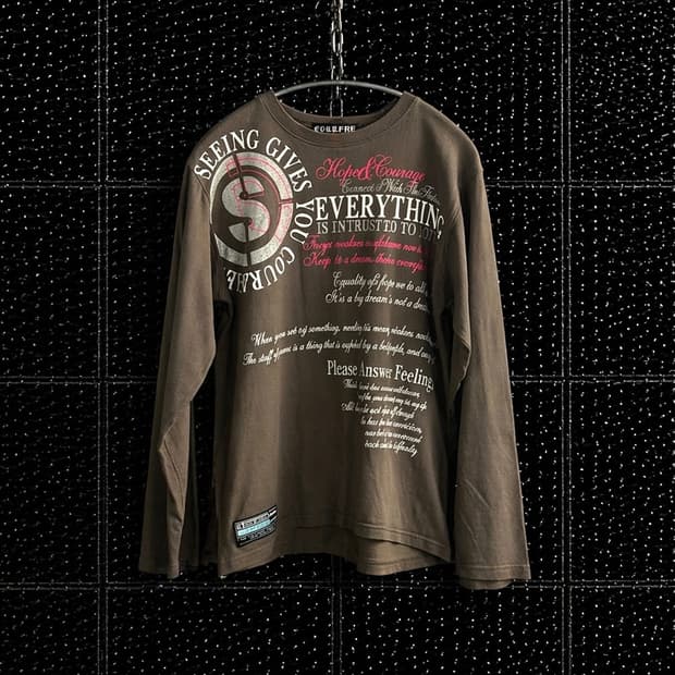 Collins 레터링 브이넥 티셔츠