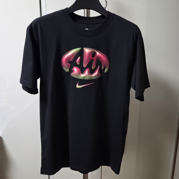 나이키 맥스90 엠보스드 로고 반팔티