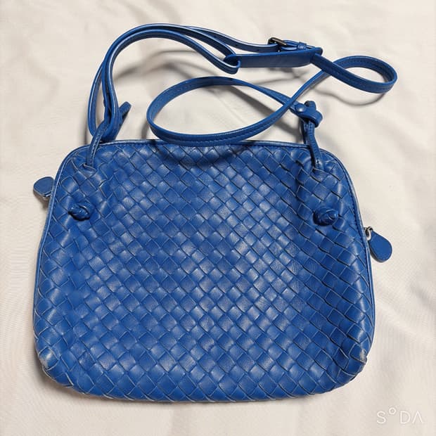 보테가베네타 블루 인트레치아토 크로스백