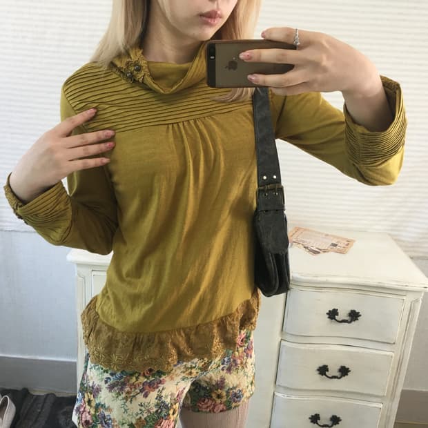 mustard lace pleats antique pullwork t