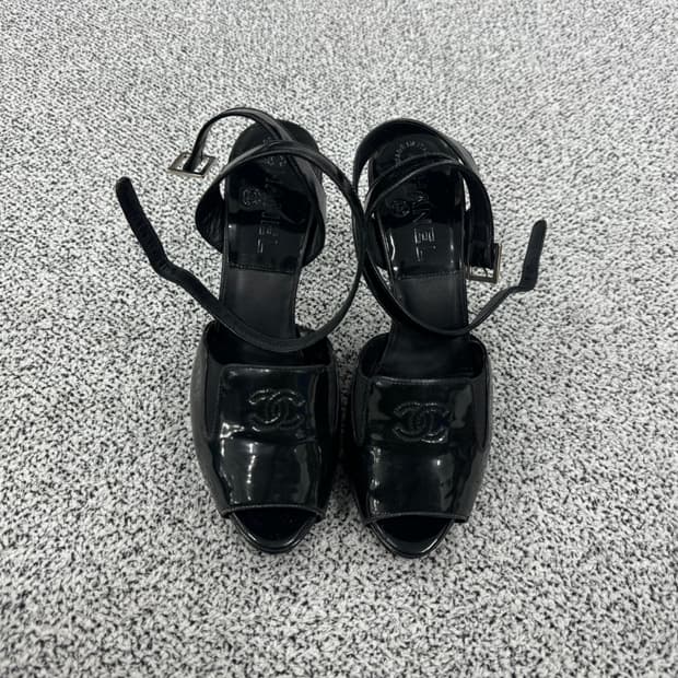 샤넬 코코마크 페이던트 샌들