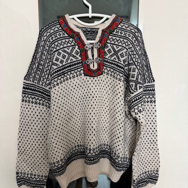 후크 에스닉 패턴 니트