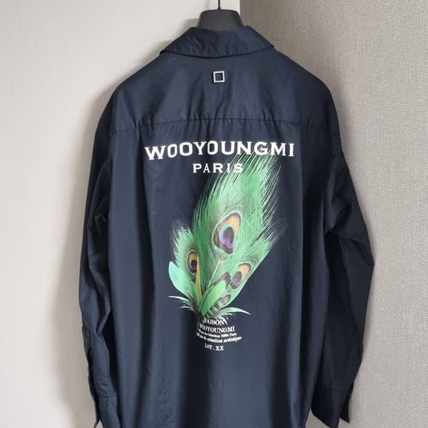 우영미 깃털 백로고 셔츠