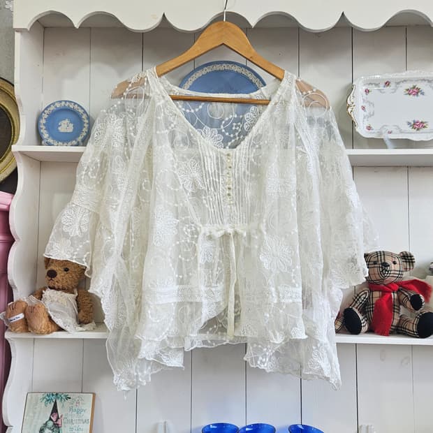 플라워 레이스 케이프 블라우스