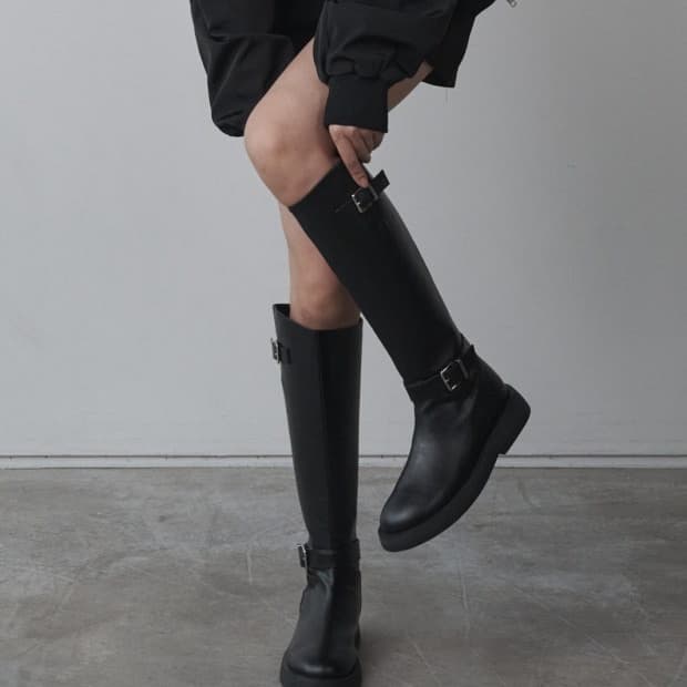 솔트앤초콜릿 이주빈 착용 라운드 토 라이더 버클 롱 부츠 235